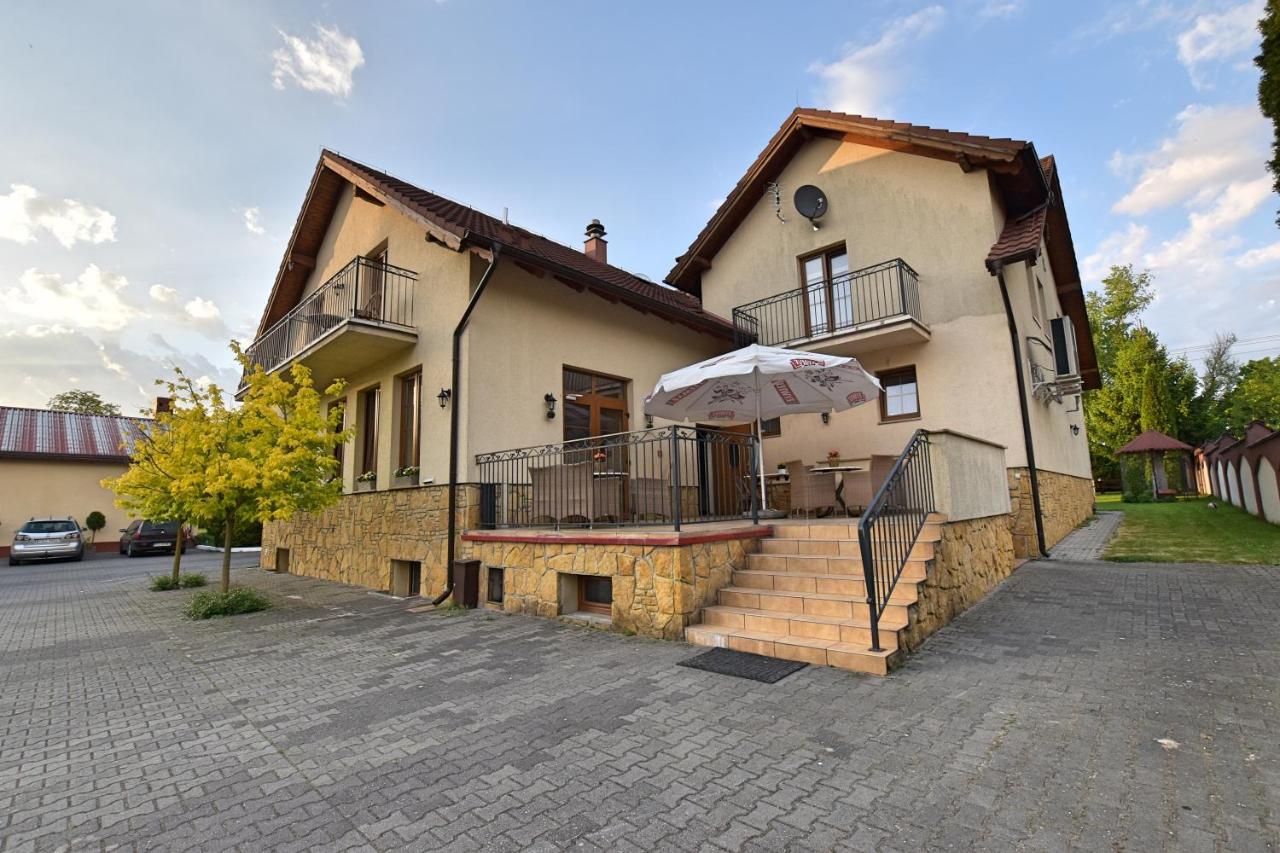 Hotel Radzewice Экстерьер фото