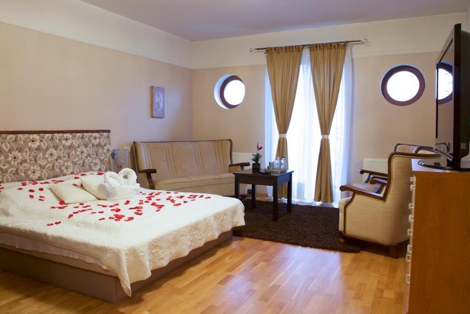 Hotel Radzewice Экстерьер фото
