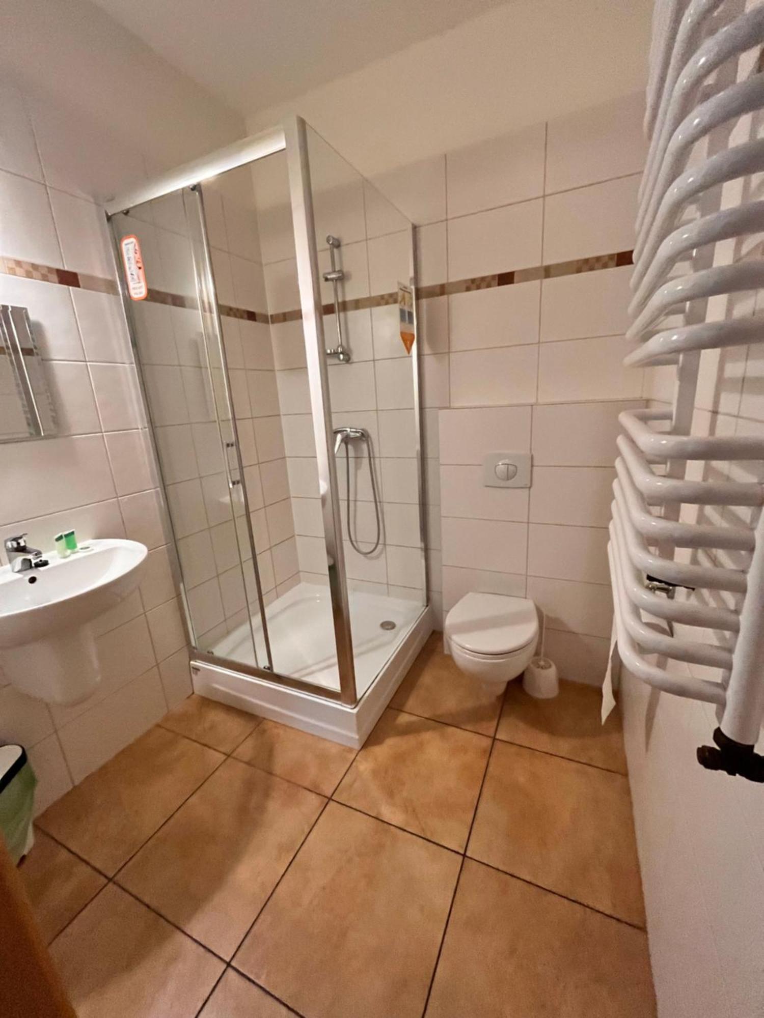 Hotel Radzewice Экстерьер фото